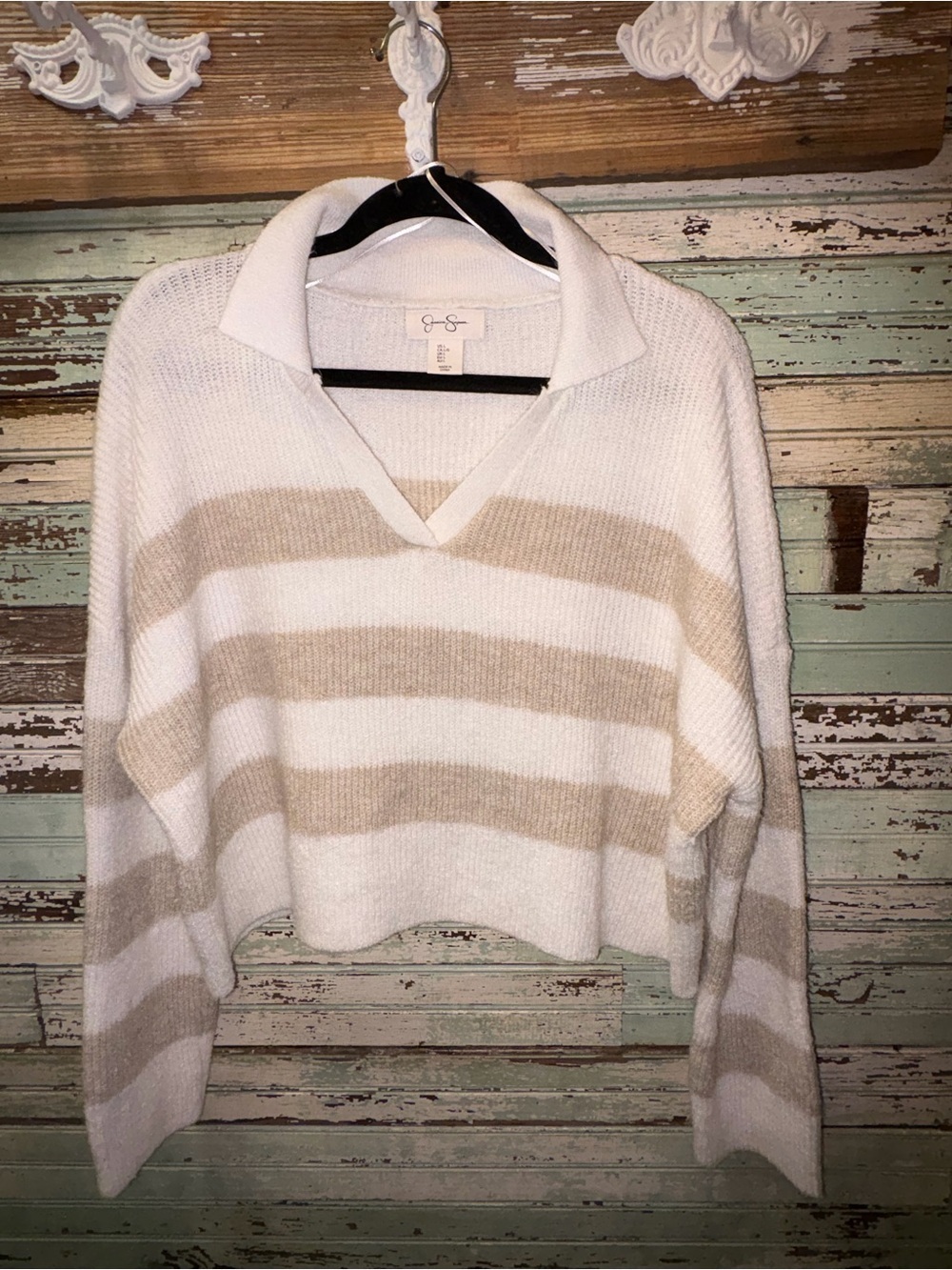 Jessica Simpson White & Beige Striped V-Neck Collared Sweater